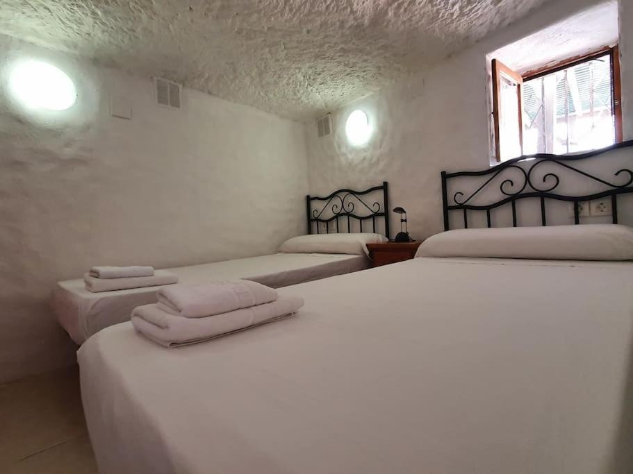 La Cueva De Toni El Seco * Paterna